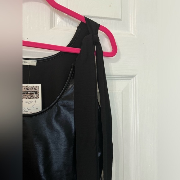 Josie Black Sleeveless Faux Leather Shirt with Sheet Ties on Shoulder Size Small - Picture 3 of 5